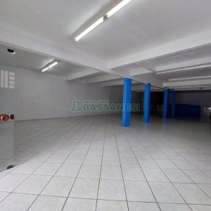 Loja com 245m², no bairro Charqueadas em Caxias do Sul para Alugar