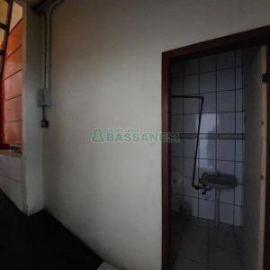 Loja com 245m², no bairro Charqueadas em Caxias do Sul para Alugar