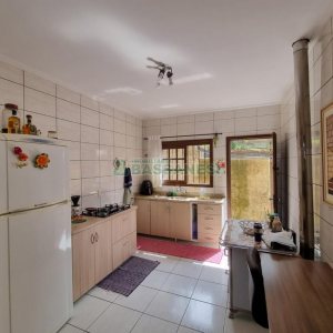 Casa com 168m², 3 dormitórios, 4 vagas, no bairro De Zorzi em Caxias do Sul para Comprar