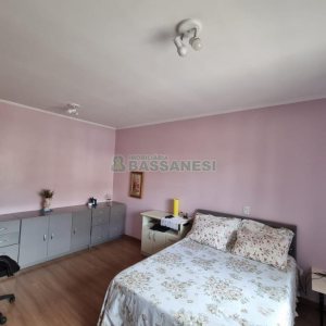 Casa com 168m², 3 dormitórios, 4 vagas, no bairro De Zorzi em Caxias do Sul para Comprar