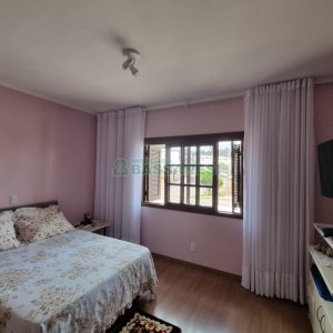 Casa com 168m², 3 dormitórios, 4 vagas, no bairro De Zorzi em Caxias do Sul para Comprar