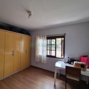 Casa com 168m², 3 dormitórios, 4 vagas, no bairro De Zorzi em Caxias do Sul para Comprar