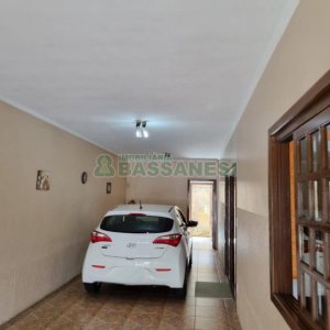 Casa com 168m², 3 dormitórios, 4 vagas, no bairro De Zorzi em Caxias do Sul para Comprar