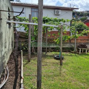 Casa com 168m², 3 dormitórios, 4 vagas, no bairro De Zorzi em Caxias do Sul para Comprar