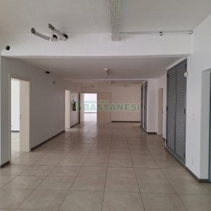 Sala com 797m², no bairro São Pelegrino em Caxias do Sul para Alugar