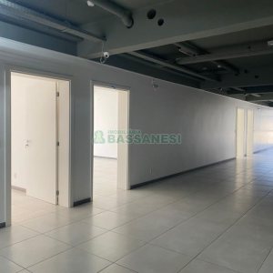 Sala com 797m², no bairro São Pelegrino em Caxias do Sul para Alugar