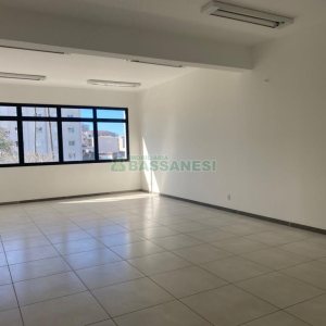Sala com 797m², no bairro São Pelegrino em Caxias do Sul para Alugar