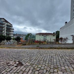 Terreno com 420m², no bairro Sanvitto em Caxias do Sul para Comprar