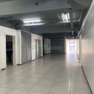 Sala com 797m², no bairro São Pelegrino em Caxias do Sul para Alugar