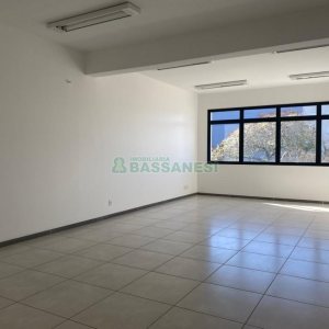 Sala com 797m², no bairro São Pelegrino em Caxias do Sul para Alugar