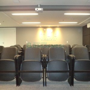 Sala com 30m², 2 vagas, no bairro Villagio Iguatemi em Caxias do Sul para Comprar