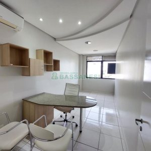 Sala com 53m², no bairro Lourdes em Caxias do Sul para Comprar