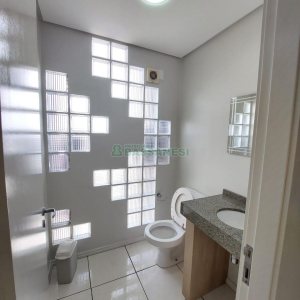 Sala com 53m², no bairro Lourdes em Caxias do Sul para Comprar