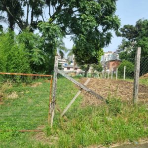 Terreno com 999m², no bairro Cruzeiro em Caxias do Sul para Comprar