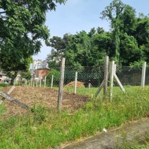 Terreno com 999m², no bairro Cruzeiro em Caxias do Sul para Comprar