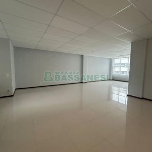 Sala com 100m², 1 vaga, no bairro Centro em Caxias do Sul para Alugar