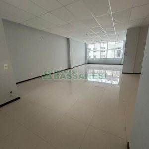Sala com 100m², 1 vaga, no bairro Centro em Caxias do Sul para Alugar