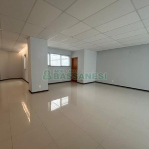 Sala com 100m², 1 vaga, no bairro Centro em Caxias do Sul para Alugar