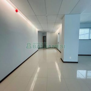 Sala com 100m², 1 vaga, no bairro Centro em Caxias do Sul para Alugar