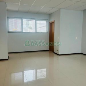 Sala com 100m², 1 vaga, no bairro Centro em Caxias do Sul para Alugar