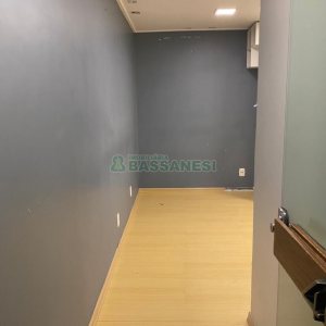 Sala com 48m², no bairro Centro em Caxias do Sul para Alugar