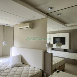 Chácara com 400m², 3 dormitórios, 4 vagas, no bairro De Lazzer em Caxias do Sul para Comprar