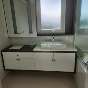 Chácara com 400m², 3 dormitórios, 4 vagas, no bairro De Lazzer em Caxias do Sul para Comprar