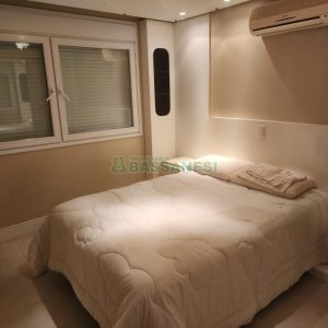 Chácara com 400m², 3 dormitórios, 4 vagas, no bairro De Lazzer em Caxias do Sul para Comprar