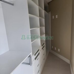 Chácara com 400m², 3 dormitórios, 4 vagas, no bairro De Lazzer em Caxias do Sul para Comprar