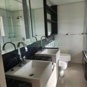 Chácara com 400m², 3 dormitórios, 4 vagas, no bairro De Lazzer em Caxias do Sul para Comprar