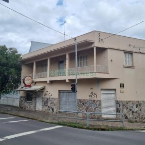 Casa com 300m², 4 dormitórios, 2 vagas, no bairro Centro em Caxias do Sul para Comprar