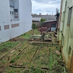 Casa com 300m², 4 dormitórios, 2 vagas, no bairro Centro em Caxias do Sul para Comprar