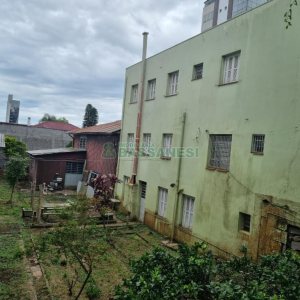 Casa com 300m², 4 dormitórios, 2 vagas, no bairro Centro em Caxias do Sul para Comprar