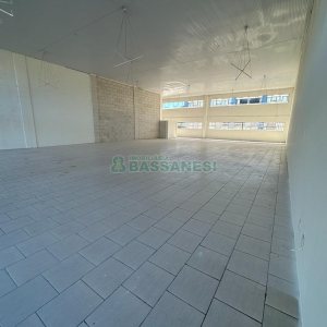 Loja com 400m², no bairro Cinqüentenário em Caxias do Sul para Alugar