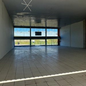 Loja com 400m², no bairro Cinqüentenário em Caxias do Sul para Alugar