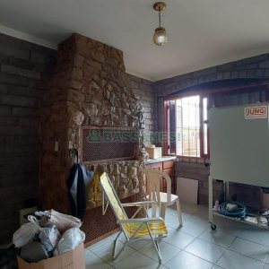 Casa com 382m², 3 vagas, no bairro Santa Catarina em Caxias do Sul para Comprar