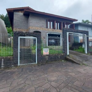 Casa com 382m², 3 vagas, no bairro Santa Catarina em Caxias do Sul para Comprar