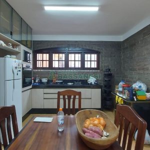 Casa com 382m², 3 vagas, no bairro Santa Catarina em Caxias do Sul para Comprar