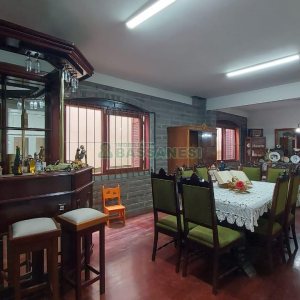 Casa com 382m², 3 vagas, no bairro Santa Catarina em Caxias do Sul para Comprar