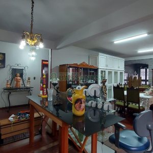 Casa com 382m², 3 vagas, no bairro Santa Catarina em Caxias do Sul para Comprar