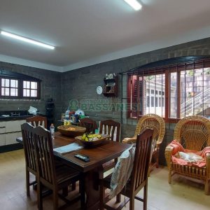 Casa com 382m², 3 vagas, no bairro Santa Catarina em Caxias do Sul para Comprar