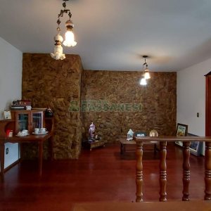 Casa com 382m², 3 vagas, no bairro Santa Catarina em Caxias do Sul para Comprar