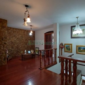 Casa com 382m², 3 vagas, no bairro Santa Catarina em Caxias do Sul para Comprar