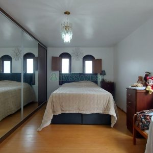 Casa com 382m², 3 vagas, no bairro Santa Catarina em Caxias do Sul para Comprar