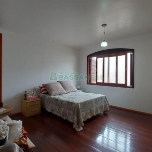 Casa com 382m², 3 vagas, no bairro Santa Catarina em Caxias do Sul para Comprar