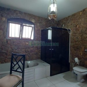 Casa com 382m², 3 vagas, no bairro Santa Catarina em Caxias do Sul para Comprar