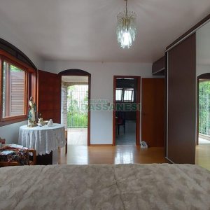 Casa com 382m², 3 vagas, no bairro Santa Catarina em Caxias do Sul para Comprar