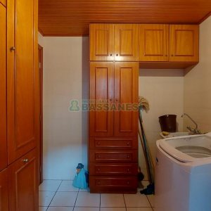Casa com 382m², 3 vagas, no bairro Santa Catarina em Caxias do Sul para Comprar