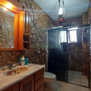 Casa com 382m², 3 vagas, no bairro Santa Catarina em Caxias do Sul para Comprar