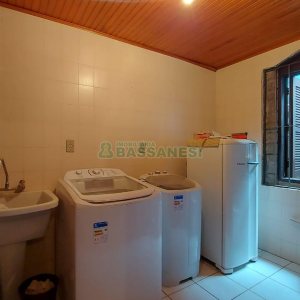 Casa com 382m², 3 vagas, no bairro Santa Catarina em Caxias do Sul para Comprar